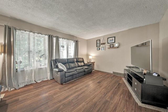 701 Leonard Drive, Eau Claire, WI 54703