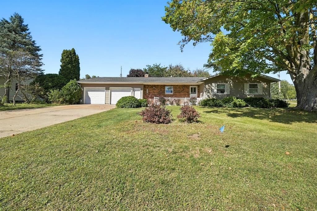 701 Leonard Drive, Eau Claire, WI 54703