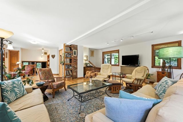 191 East St, Belchertown, MA 01007