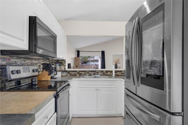 949 SW 7th Place, Florida City, FL 33034
