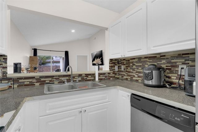 949 SW 7th Place, Florida City, FL 33034