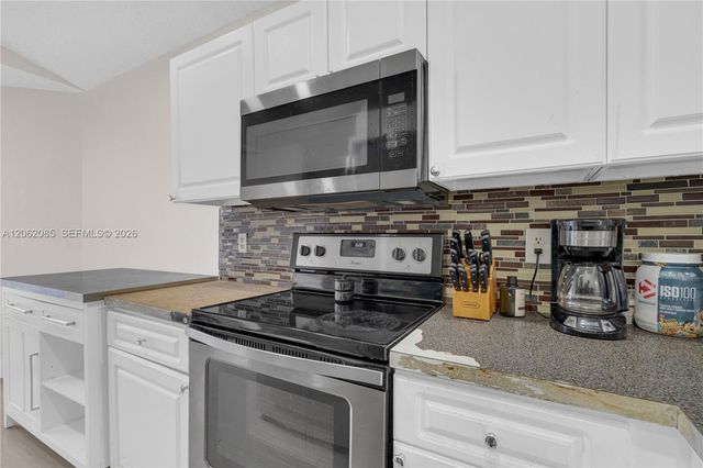 949 SW 7th Place, Florida City, FL 33034
