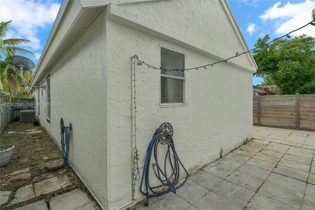 949 SW 7th Place, Florida City, FL 33034