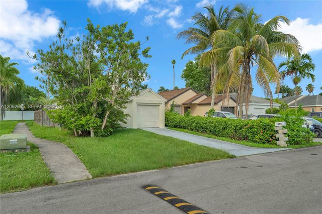 949 SW 7th Place, Florida City, FL 33034