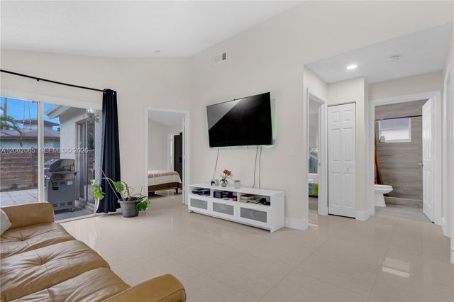 949 SW 7th Place, Florida City, FL 33034