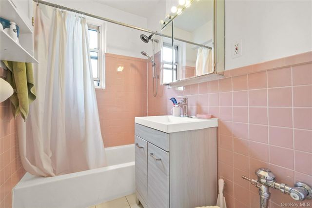 26-21 Union Street 3B, Flushing, NY 11354