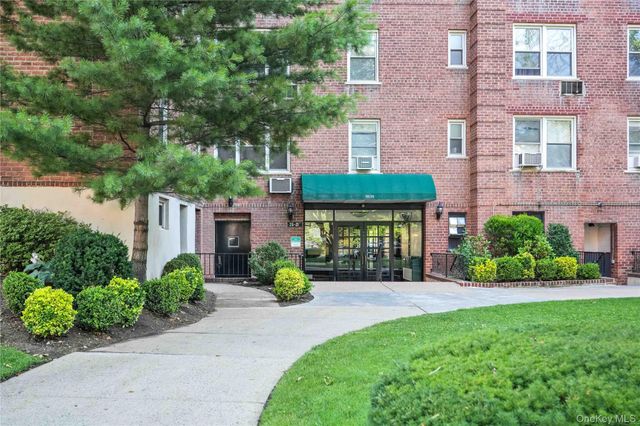 26-21 Union Street 3B, Flushing, NY 11354