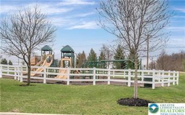 8464 Cromwell Court, Upper Macungie Twp, PA 18031