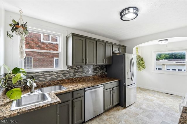 1715 North Avenue, Parma, OH 44134