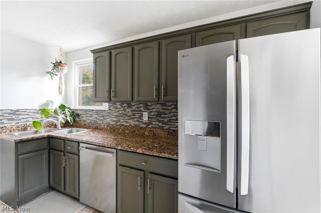 1715 North Avenue, Parma, OH 44134