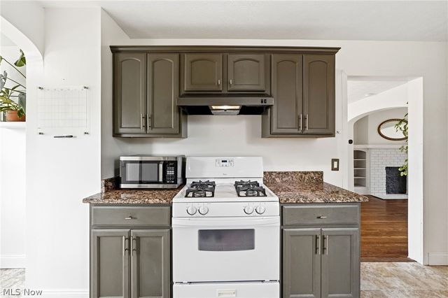 1715 North Avenue, Parma, OH 44134