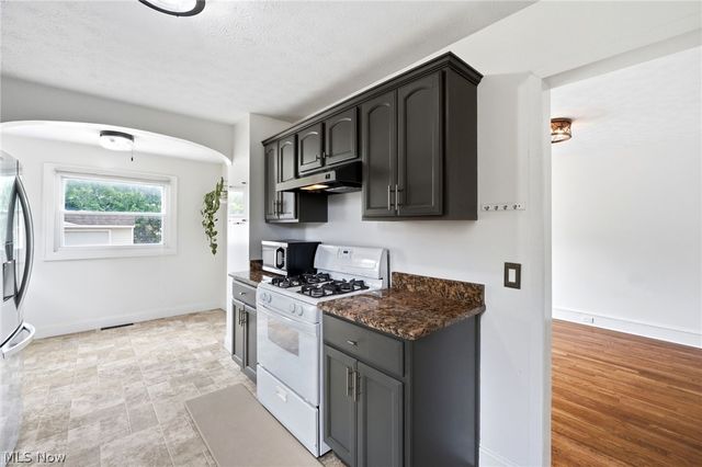 1715 North Avenue, Parma, OH 44134