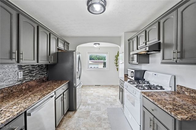 1715 North Avenue, Parma, OH 44134