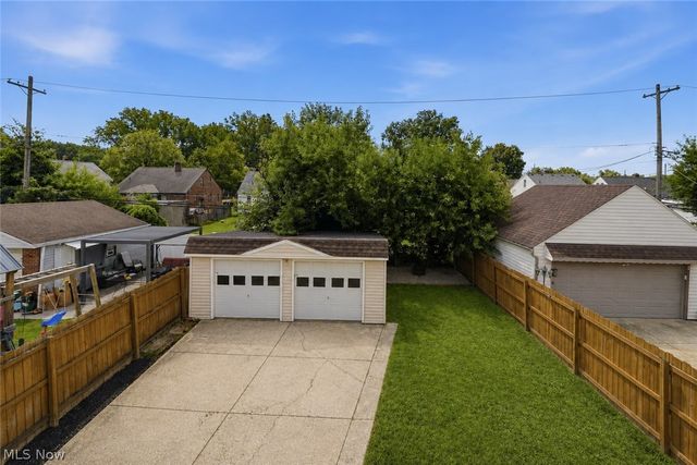 1715 North Avenue, Parma, OH 44134