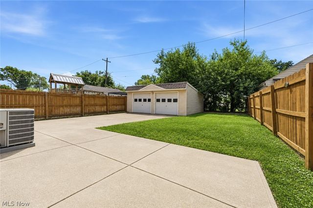 1715 North Avenue, Parma, OH 44134