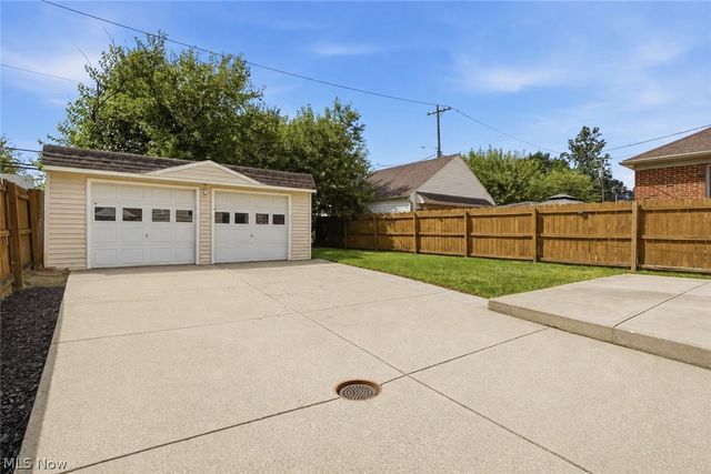1715 North Avenue, Parma, OH 44134