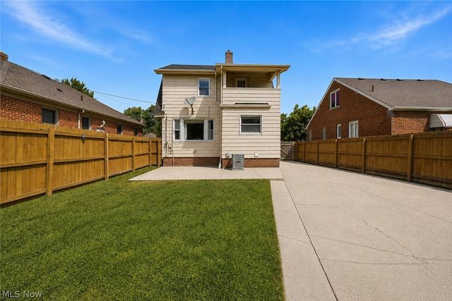 1715 North Avenue, Parma, OH 44134