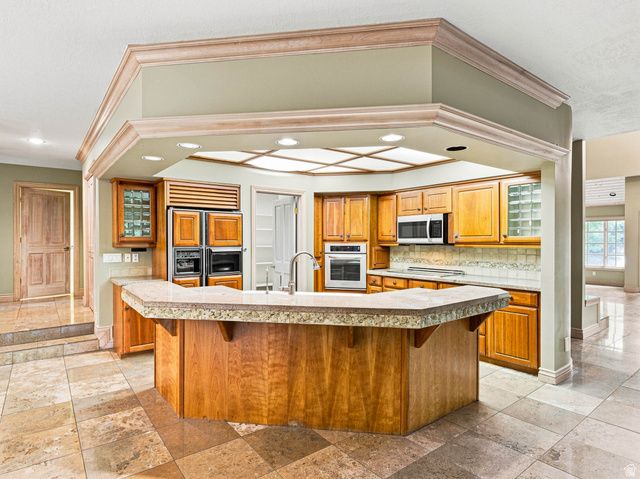 4671 S WANDER LN, Holladay, UT 84117