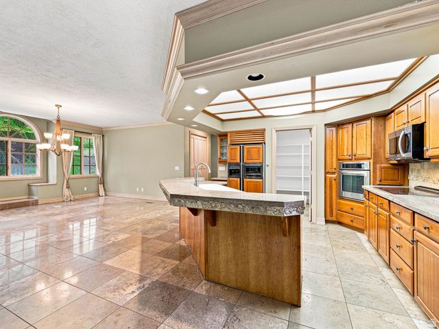 4671 S WANDER LN, Holladay, UT 84117
