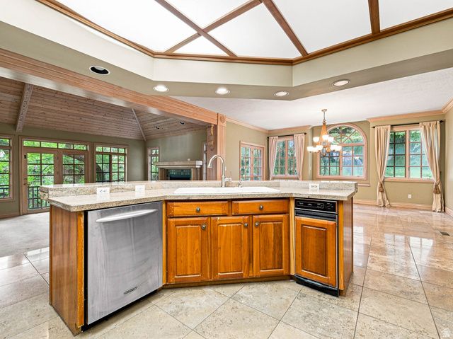 4671 S WANDER LN, Holladay, UT 84117