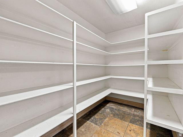 4671 S WANDER LN, Holladay, UT 84117