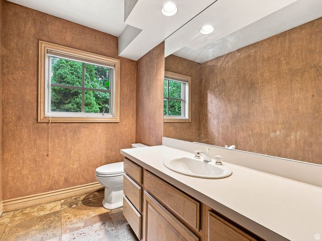 4671 S WANDER LN, Holladay, UT 84117