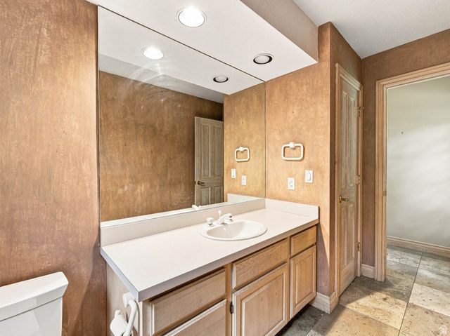 4671 S WANDER LN, Holladay, UT 84117
