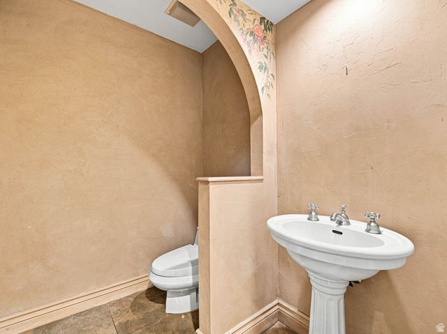 4671 S WANDER LN, Holladay, UT 84117