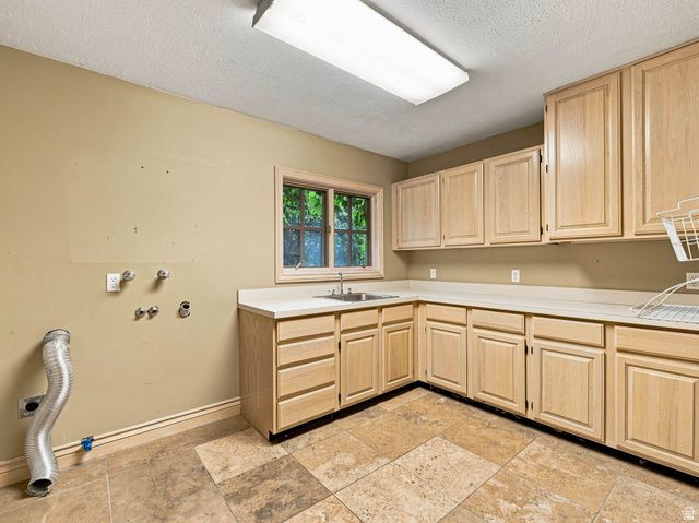4671 S WANDER LN, Holladay, UT 84117