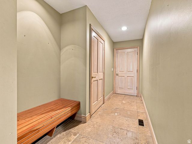 4671 S WANDER LN, Holladay, UT 84117