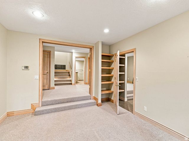 4671 S WANDER LN, Holladay, UT 84117