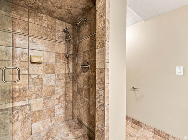 4671 S WANDER LN, Holladay, UT 84117