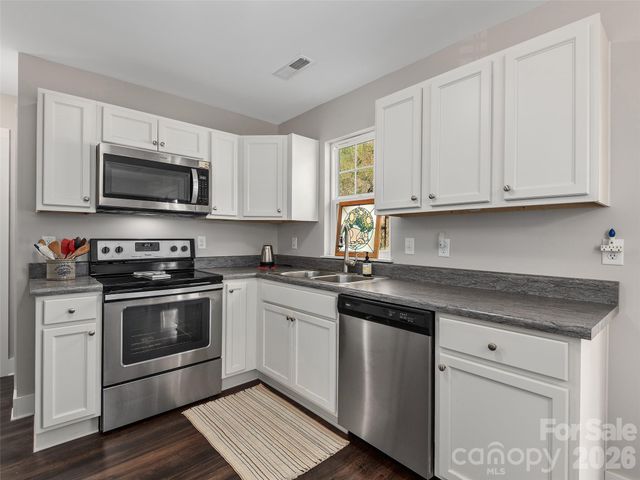 201 Stoney Point Way, Candler, NC 28715