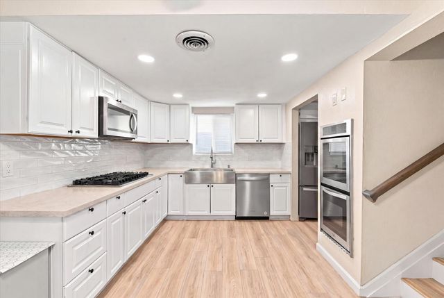 411 Whitney St, Lodi, CA 95242
