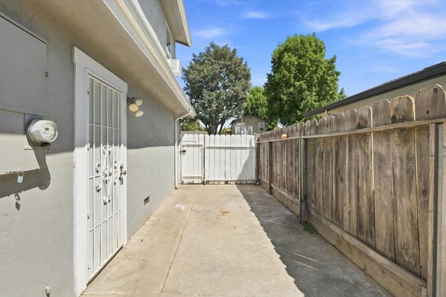 411 Whitney St, Lodi, CA 95242