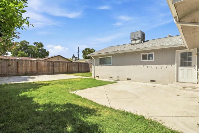 411 Whitney St, Lodi, CA 95242