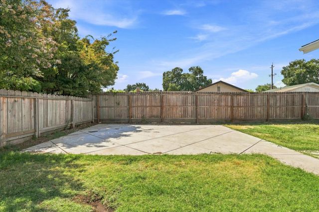 411 Whitney St, Lodi, CA 95242