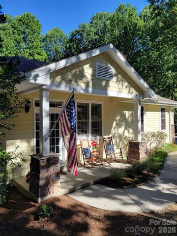 113 Chancery Court, Flat Rock, NC 28731