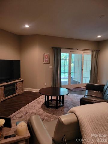 113 Chancery Court, Flat Rock, NC 28731