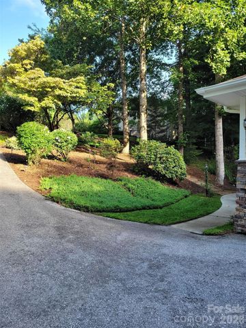 113 Chancery Court, Flat Rock, NC 28731