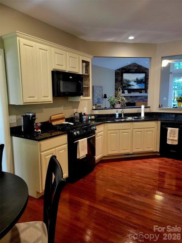 113 Chancery Court, Flat Rock, NC 28731