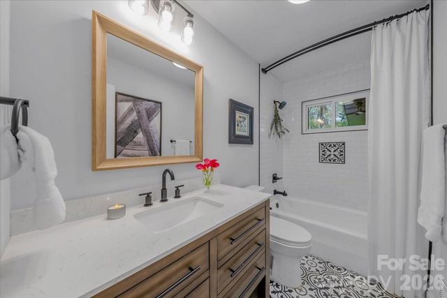 5841 Donegal Drive, Charlotte, NC 28212