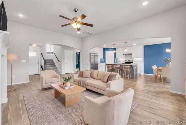 15711 E 75th Street North, Owasso, OK 74055