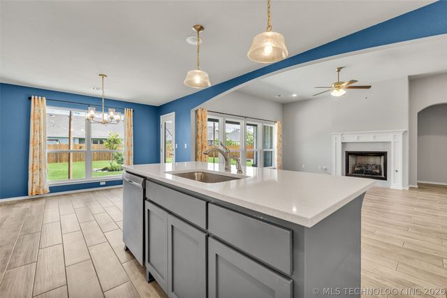 15711 E 75th Street North, Owasso, OK 74055