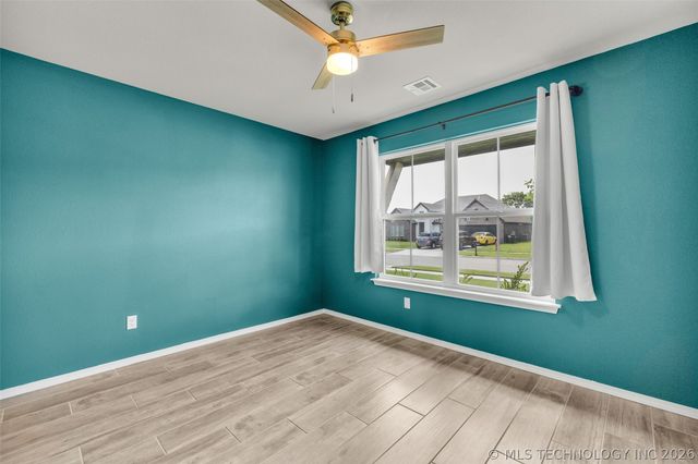 15711 E 75th Street North, Owasso, OK 74055