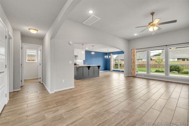 15711 E 75th Street North, Owasso, OK 74055