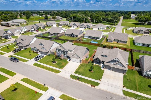 15711 E 75th Street North, Owasso, OK 74055