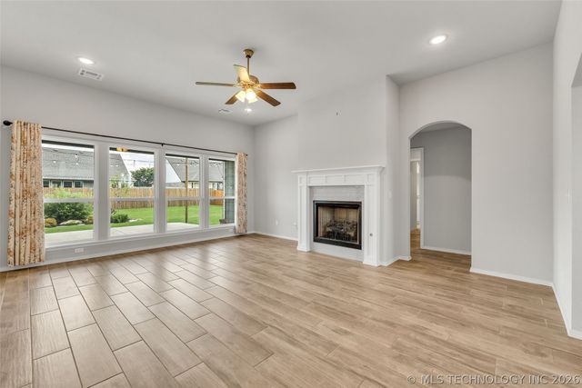15711 E 75th Street North, Owasso, OK 74055