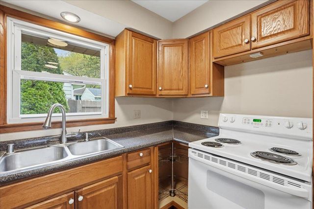 4514 Jay Drive, Madison, WI 53704
