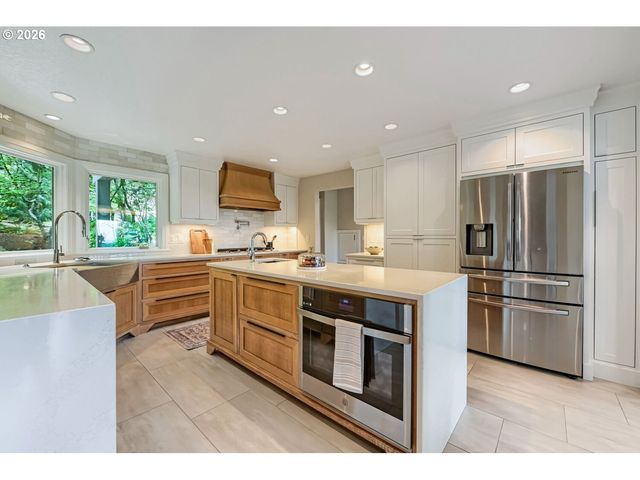 2677 Sw 64TH Pl, Portland, OR 97225
